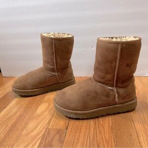 Women’s Girls Mid Calf Classic Ugg Boots Size 6 Damaged Ripped Chestnut